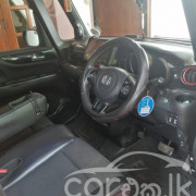 HONDA N-BOX 2017