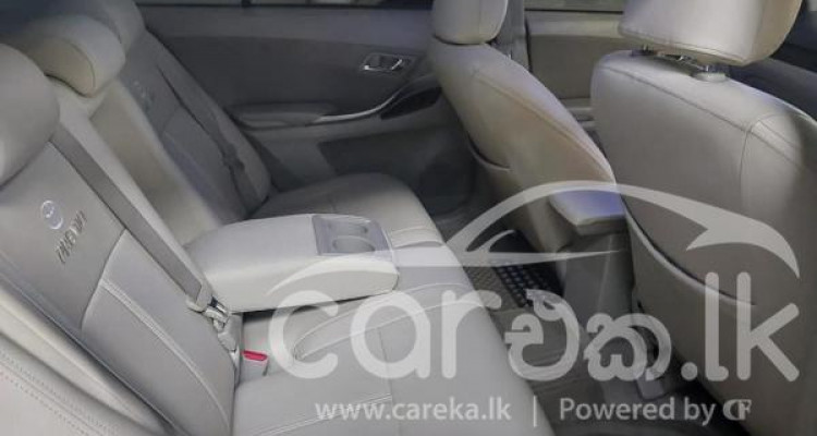 TOYOTA PREMIO 2012