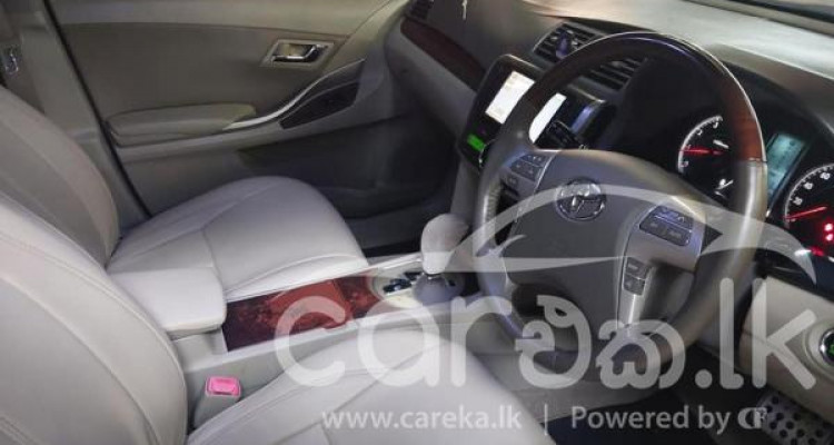 TOYOTA PREMIO 2012