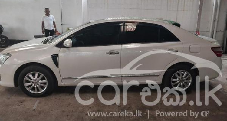 TOYOTA PREMIO 2012
