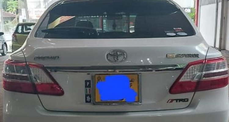 TOYOTA PREMIO 2012