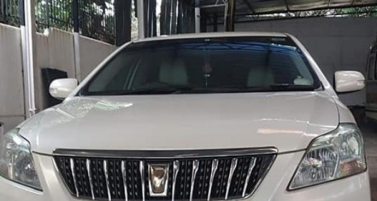 TOYOTA PREMIO 2012
