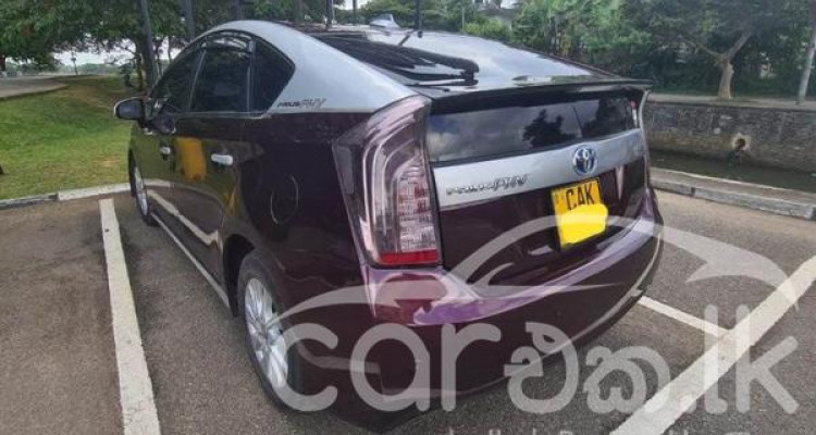 TOYOTA PRIUS 2015