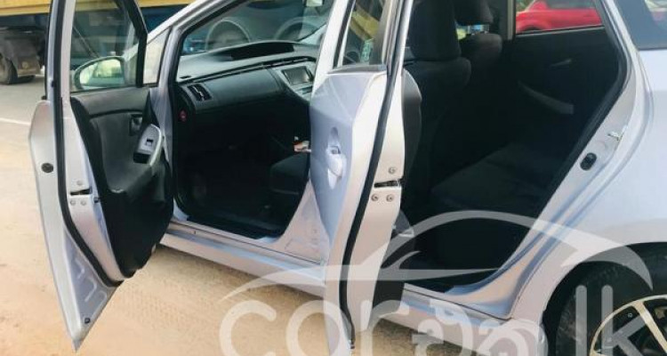 TOYOTA PRIUS 2013