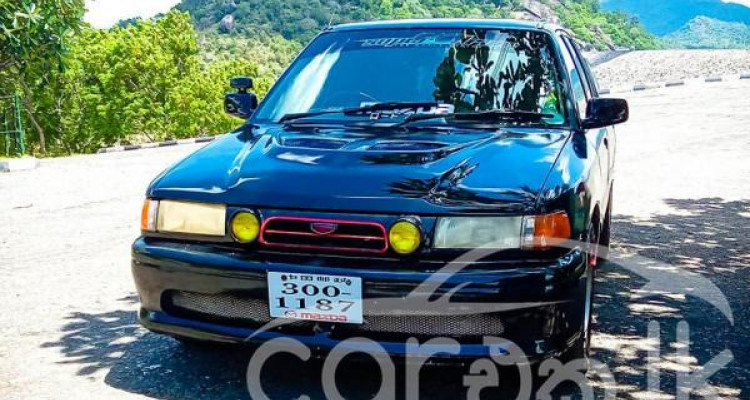 MAZDA 323 1993