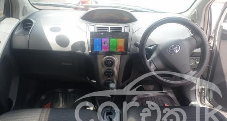 TOYOTA VITZ 2009