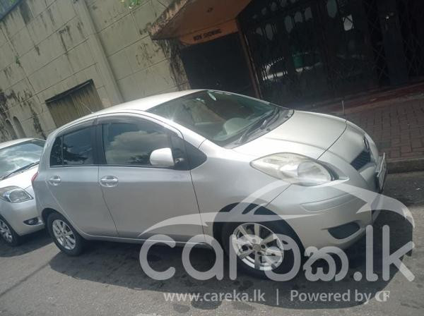 TOYOTA VITZ 2009