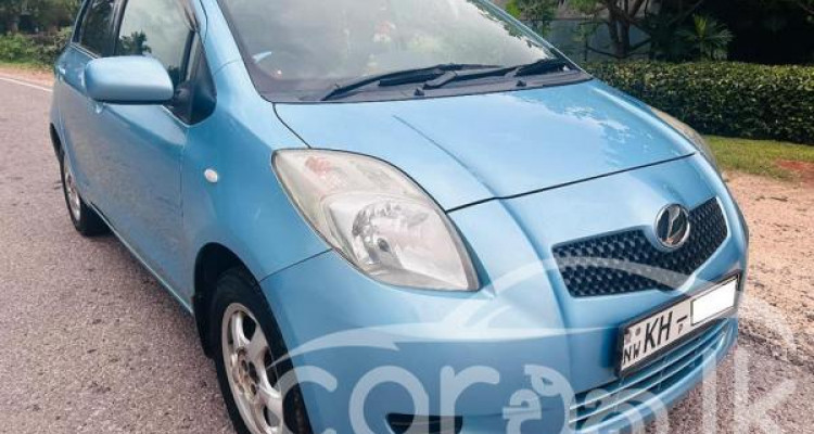 TOYOTA VITZ 2010