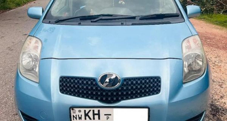 TOYOTA VITZ 2010