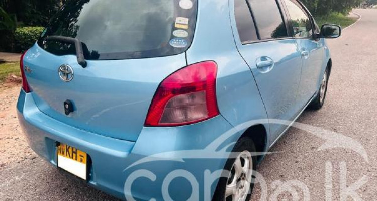 TOYOTA VITZ 2010