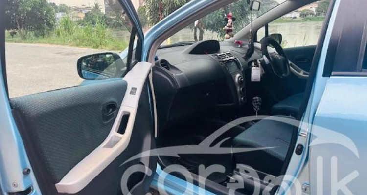 TOYOTA VITZ 2010