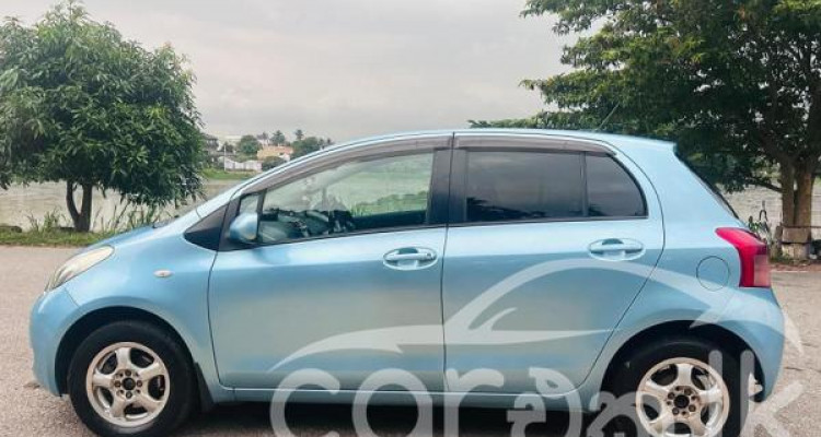 TOYOTA VITZ 2010