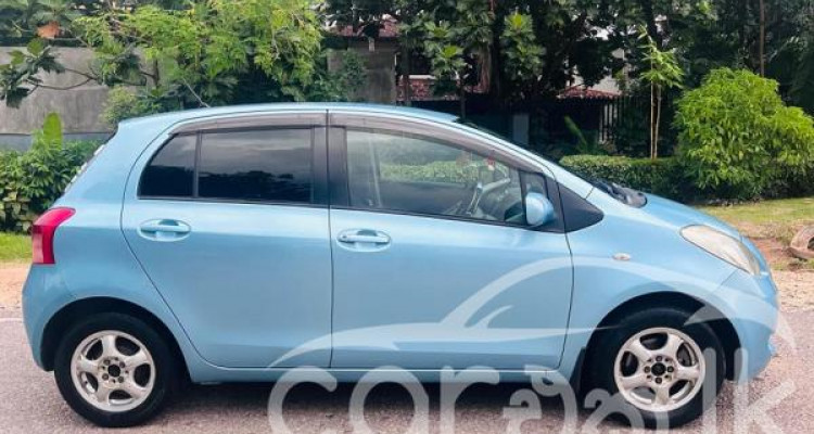 TOYOTA VITZ 2010