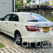 TOYOTA PREMIO 2013