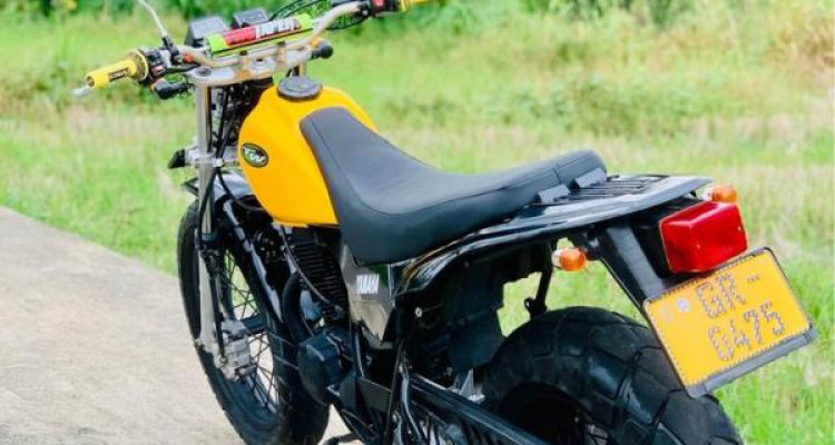 YAMAHA TW200 2002