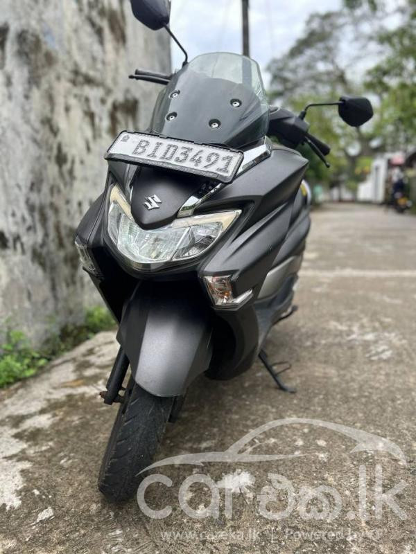 SUZUKI BURGMAN 2019