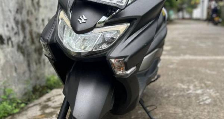 SUZUKI BURGMAN 2019