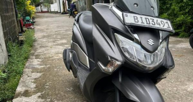 SUZUKI BURGMAN 2019