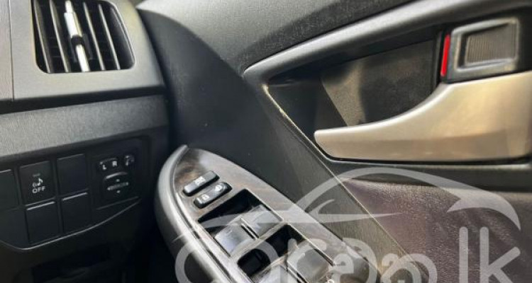 TOYOTA PRIUS 2015
