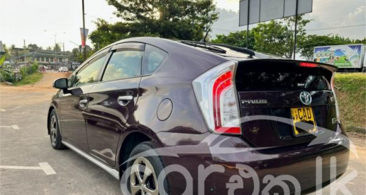 TOYOTA PRIUS 2015