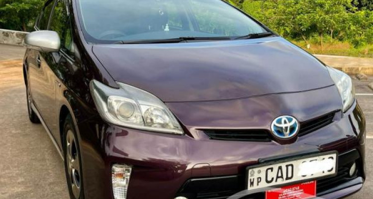 TOYOTA PRIUS 2015
