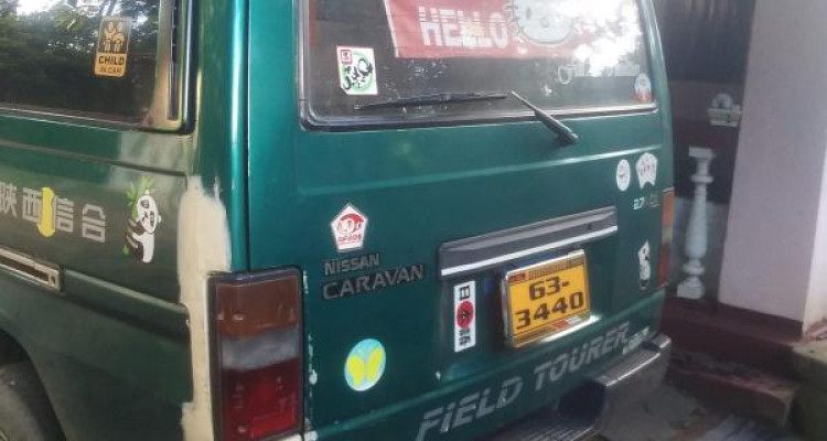 NISSAN CARAVAN 1995