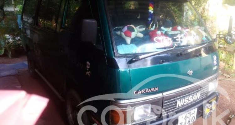 NISSAN CARAVAN 1995