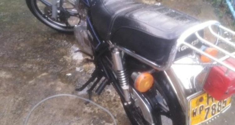 SUZUKI GN125 2002