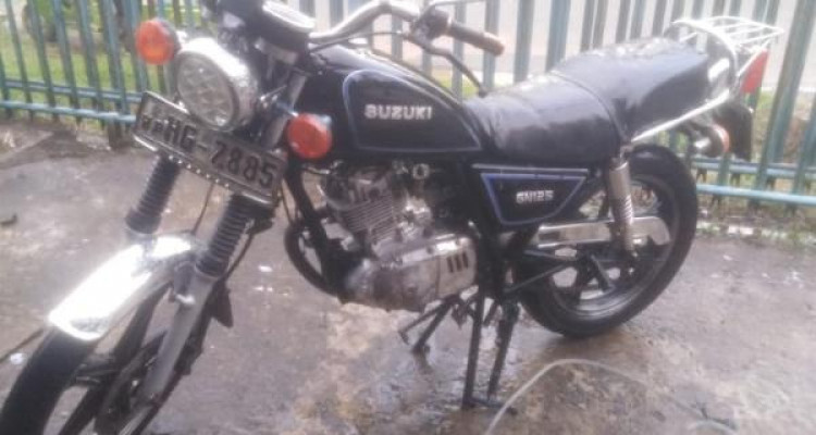 SUZUKI GN125 2002