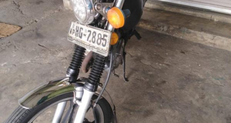 SUZUKI GN125 2002