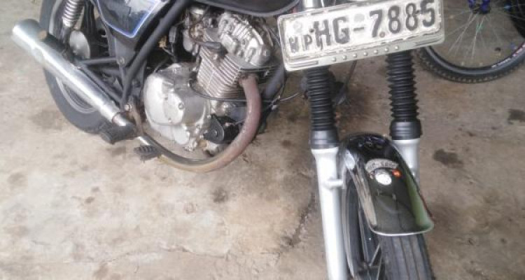 SUZUKI GN125 2002