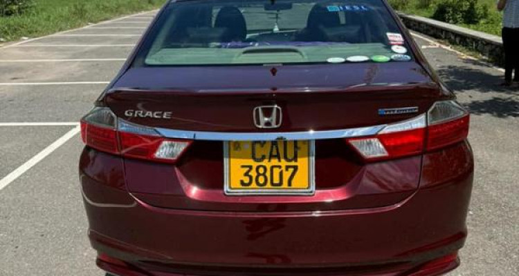 HONDA GRACE 2015