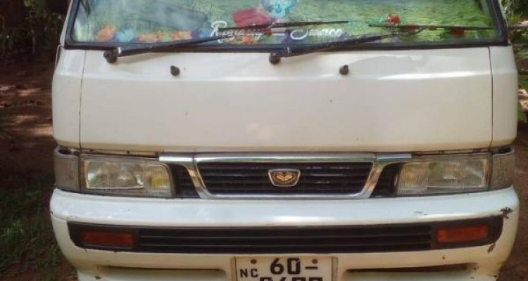 NISSAN CARAVAN 1981