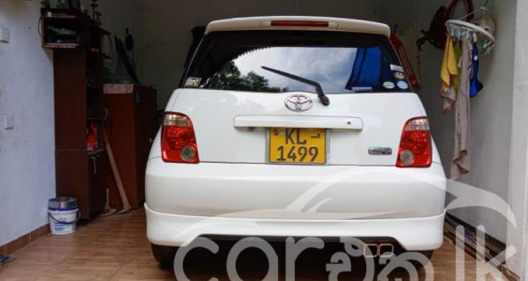 TOYOTA IST 2005