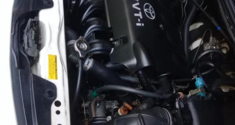 TOYOTA IST 2005