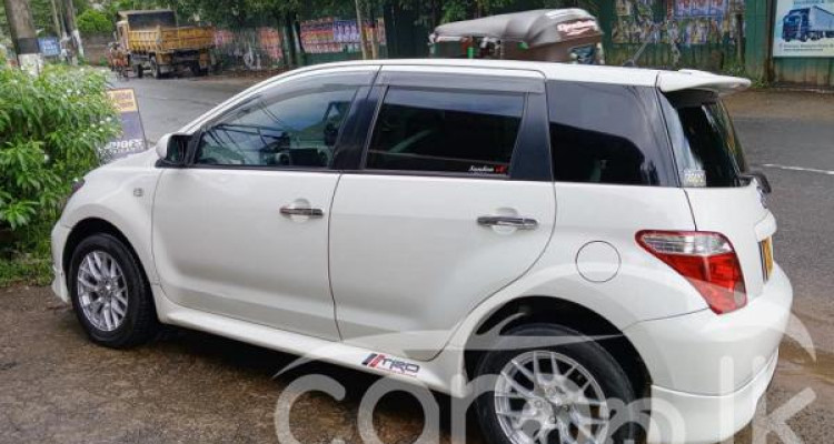 TOYOTA IST 2005
