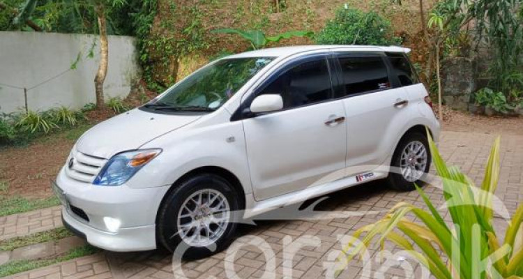 TOYOTA IST 2005