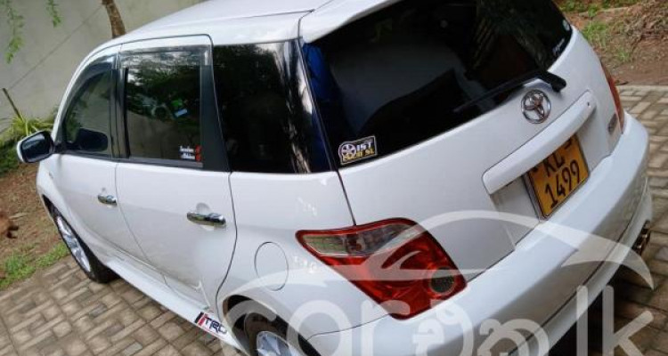 TOYOTA IST 2005