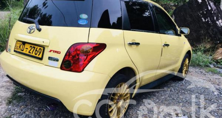 TOYOTA IST 2003