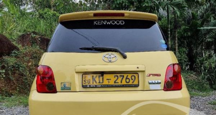 TOYOTA IST 2003