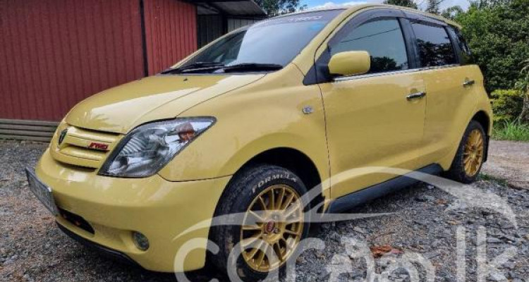 TOYOTA IST 2003
