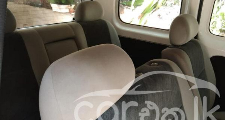 NISSAN NV200 2011