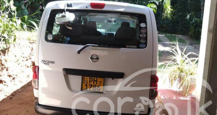NISSAN NV200 2011