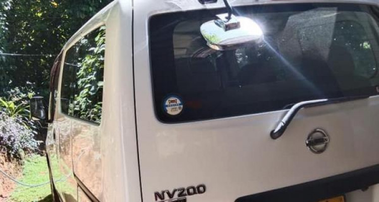 NISSAN NV200 2011