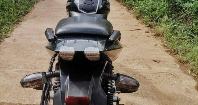 BAJAJ PULSAR 180 2018