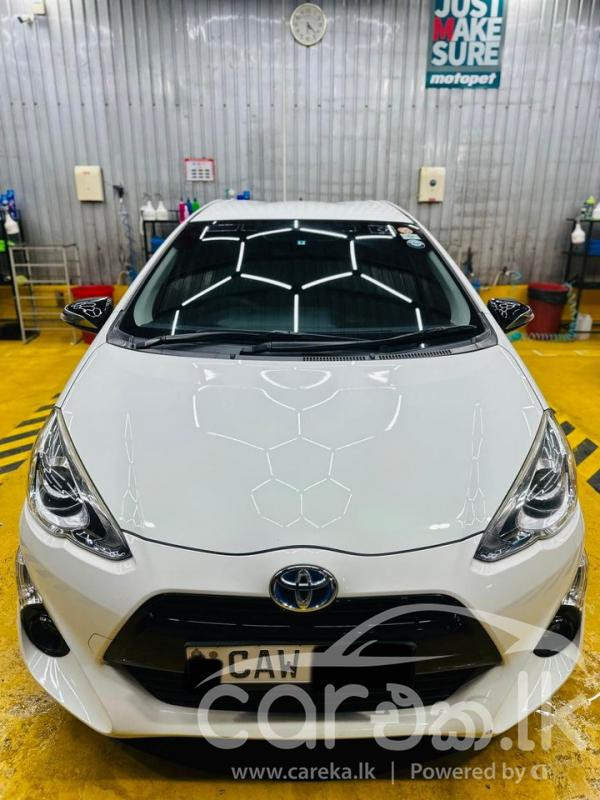 TOYOTA AQUA 2015