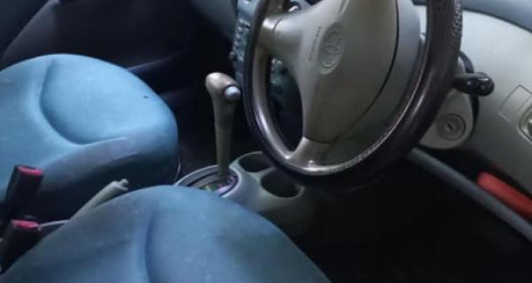 TOYOTA VITZ 2000