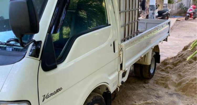 NISSAN VANETTE 2003