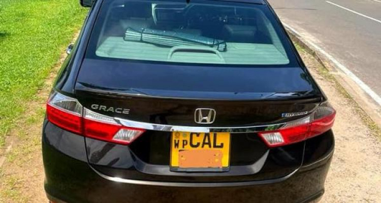 HONDA GRACE 2015