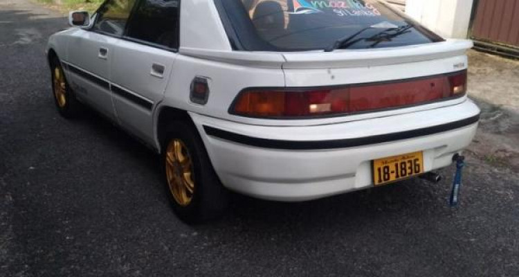 MAZDA ASTINA 1989